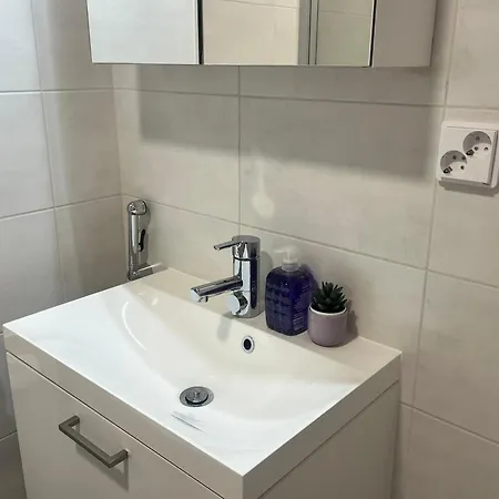 Kodikas Taeysin Kalustettu Ja Varustettu Yksioe 2-3 Hloe Logomo 1vrk-36kk * Turku